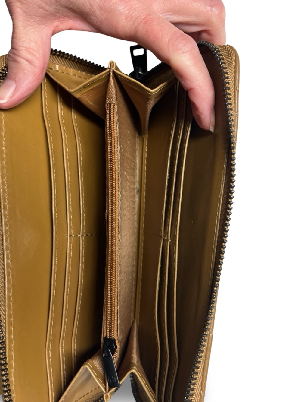 Badgley Mischka Wallet Quilted Tan Zip-Around - Women's Leather Wallet New Clean - Picture 9 of 13